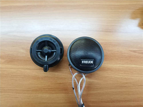 原車高音與佛萊德DHT165高音(左)正反面對(duì)比 原車高音與佛萊德DHT165高音(左)正反面對(duì)比